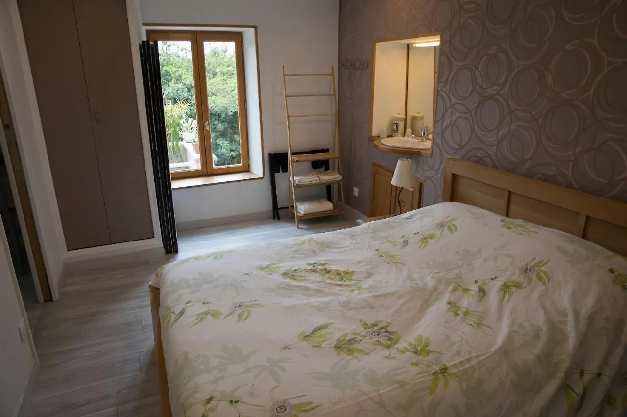 Agreable Logement Independant Avec Veranda Vienne  France