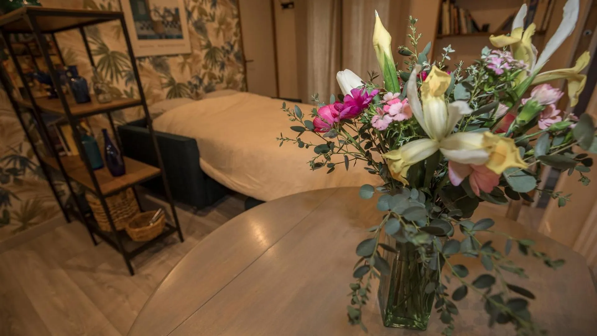 Agreable Logement Independant Avec Veranda ヴィエンヌ フランス